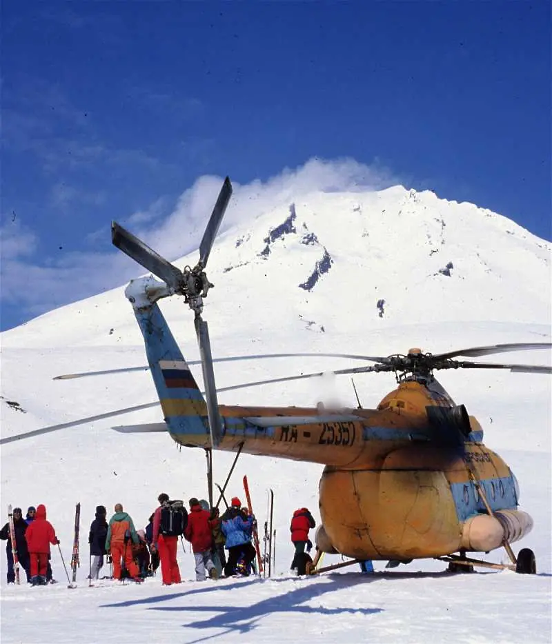 Черна събота в небето - лавина затрупа хеликоптер с туристи