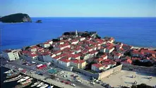 Черна гора привлича балкански туристи с море за 10 евро на ден през юли и август