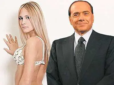 Силвио Берлускони ще плаща 300 хил. евро месечна издръжка на бившата си съпруга