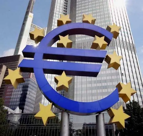 Еврото най-евтино от година