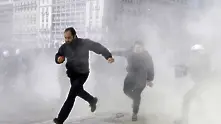Гръцката полиция разпръсква протестиращи със сълзотворен газ