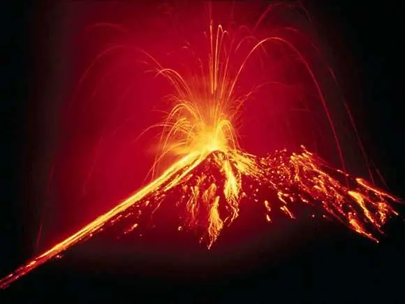 Изригна най-високият вулкан в Евразия