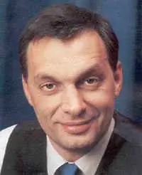 Депутатите в Унгария остават наполовина