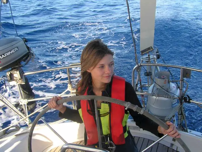 16-годиша обиколи света с яхта за 210 дни