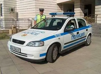 Туристическа брошура на МВР запознава чужденците с българските полицаи