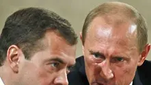 Падат рейтингите на Медведев и Путин