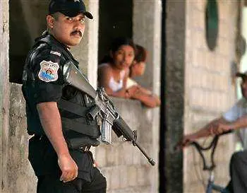 Полицаите в Мексико масово напускат