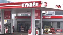 Бензиностанции в Гърция фалират, шофьорите зареждат в България