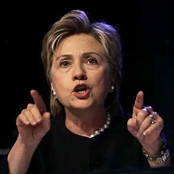 Хилари Клинтън: Световната демокрация умира!
