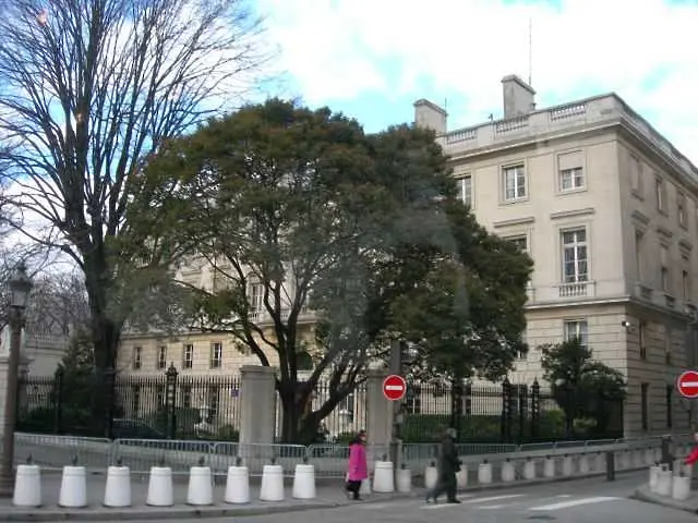 Служители на US-посолството в Париж със съмнения, че са отровени
