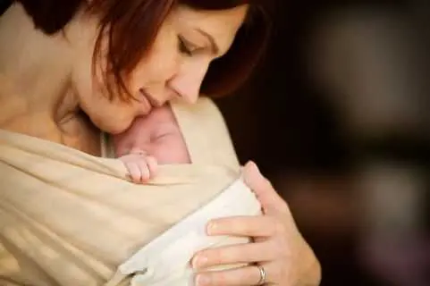 Учени установиха, че не е вредно за бебето, ако майка му тръгне на работа