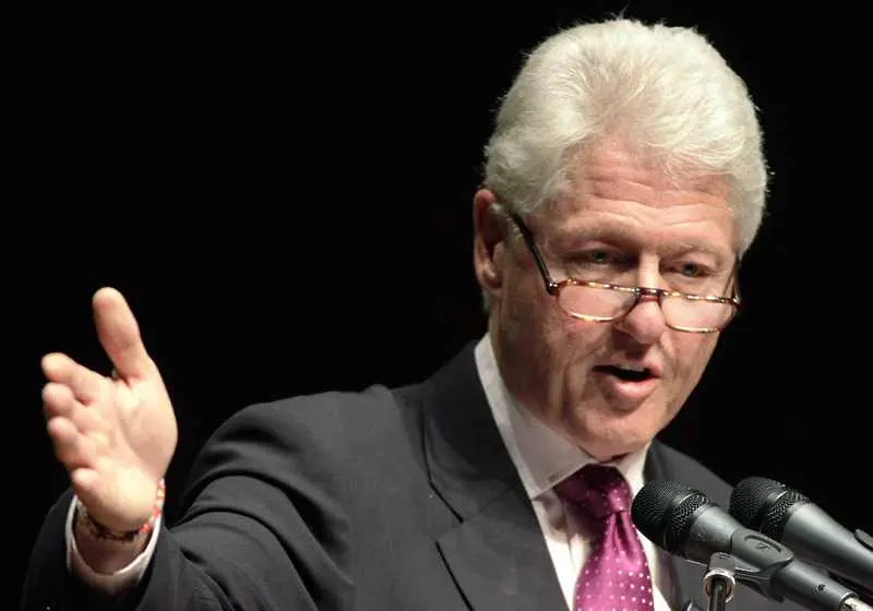Парите за борба със СПИН да се използват по-ефикасно, призова Бил Клинтън