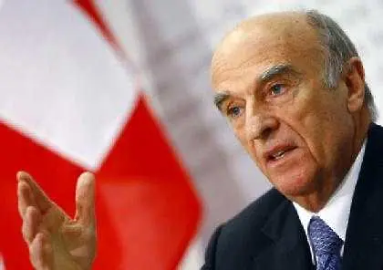 Швейцарският финансов министър подаде оставка