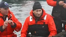 Путин се изложи, стреля по кит