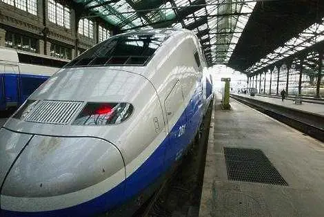 Стачка спира влаковете и метрото във Франция