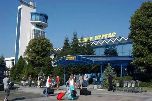 Летище Бургас посрещна 1,5 милионния си пътник за лятото