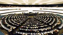ЕК защити бившите евродепутати, които продължават да взимат пари