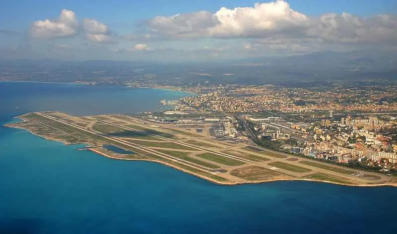 Френското правителство чисти собственост в 4 летища