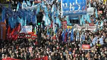 340 000 на протест срещу пенсионната реформа във Франция