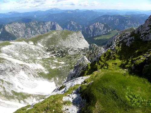 Алпийски парк, който се превръща в езеро - любимо място за разходка на водолази