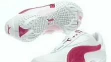 Puma рекламира с платно от цветни стъпки на спортни обувки