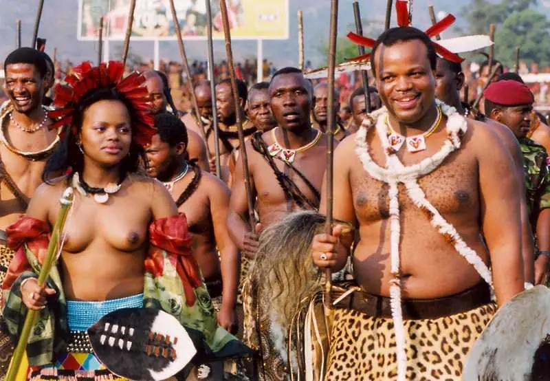 Хвръкна главата на правосъдния министър в Свазиленд - изневери на краля с 12-ата му жена