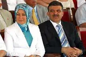 Турски военни бойкотираха прием на президента заради ислямската забрадка на жена му