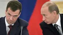 Медведев настига рейтинга на Путин   