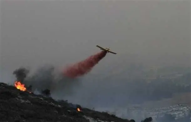  Наши огнеборци гасят пожар в Израел