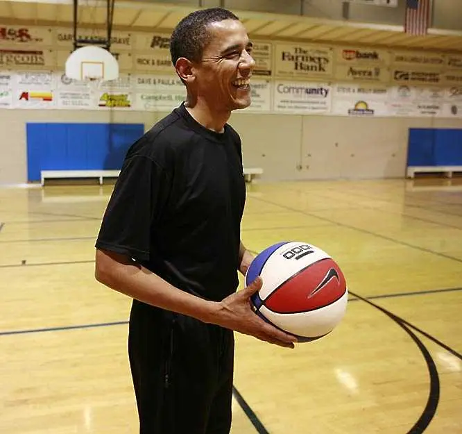 Барак Обама в болница след баскетболен мач