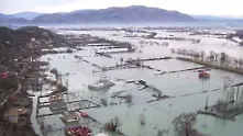 Албания се бори с най-тежките наводнения в историята си