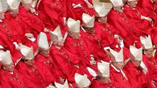 Папа Бенедикт XVI свиква кардинали от цял свят на конгрес във Ватикана
