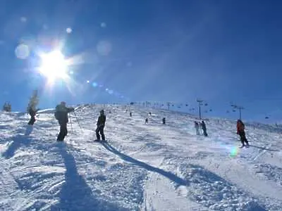 Ако искате ски, без да опразните банковите си сметки, забийте щеки в България