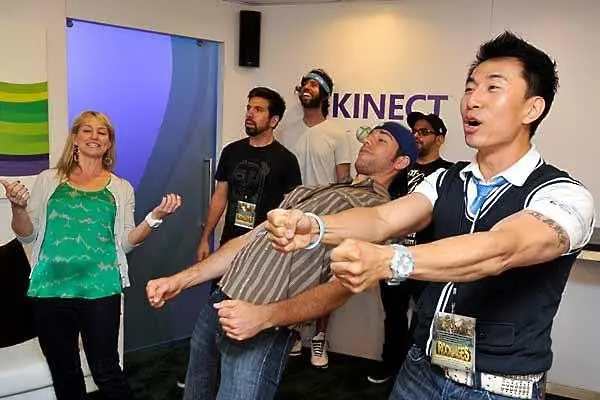 Microsoft продаде 8 млн. бройки от Kinect