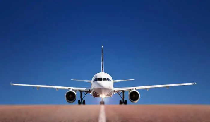 Пътник се опита да отвлече самолет над България