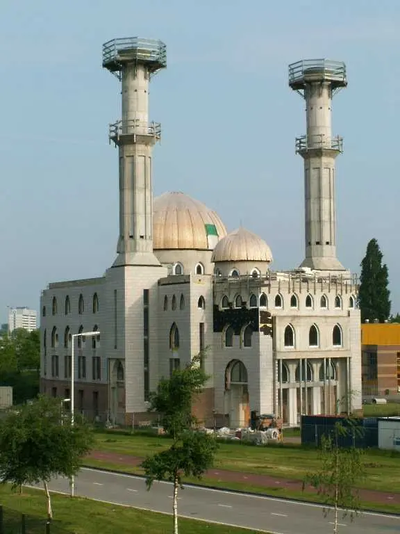 В Холандия е открита най-голямата джамия в Западна Европа