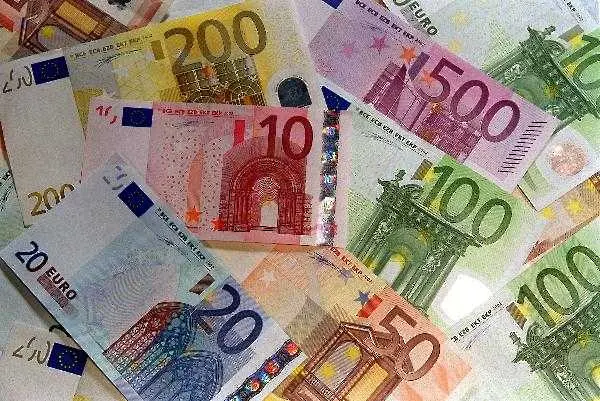 Осем румънци, обвинени в укриване на данъци за 50 млн. евро    