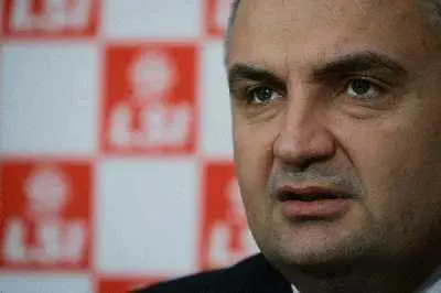Албански вицепремиер подаде оставка заради корупционен скандал