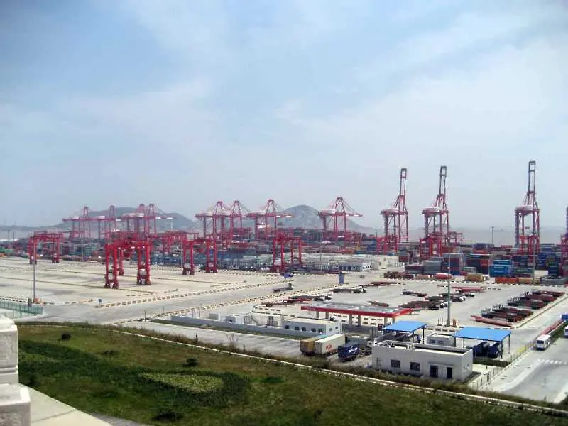 Пристанището в Шанхай – най-натовареното в света