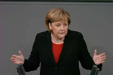 Меркел обеща: Няма да се връщаме към марката
