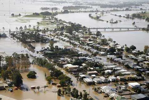 Австралийски град разделен на две от наводненията