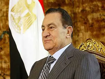 Мубарак напусна Кайро