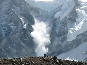 Най-малко един загинал при лавина в Швейцария