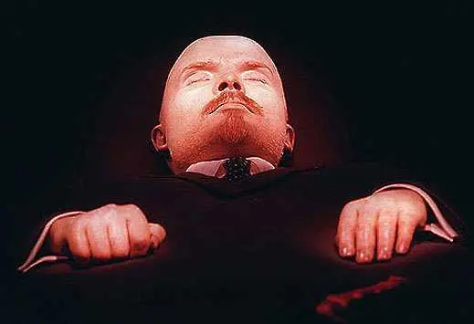 Кремъл ще реши дали да извади Ленин от мавзолея и да го погребе