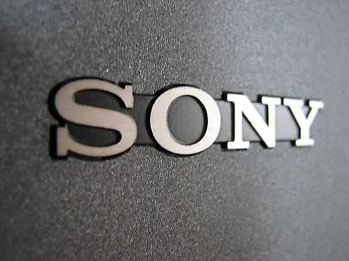 Sony реорганизира бизнеса си, бори се за пазарен дял