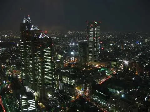 Токио се превърна в призрачен град