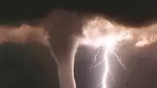 Уникално явление в САЩ - 266 торнада за 24 часа (видео)   