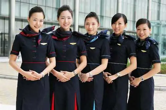 Хонгконгските стюардеси тръгват на задължителни курсове по Кунг Фу