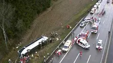 Най-малко 40 деца пострадаха при автобусна катастрофа в Германия