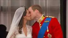 Напук на традициите принцът и Кейт се целунаха два пъти